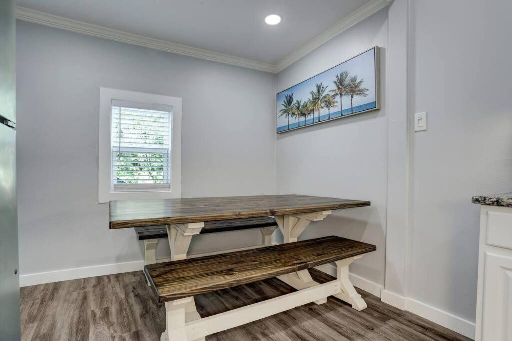Renovated Beach Bungalow! Galveston Exteriér fotografie